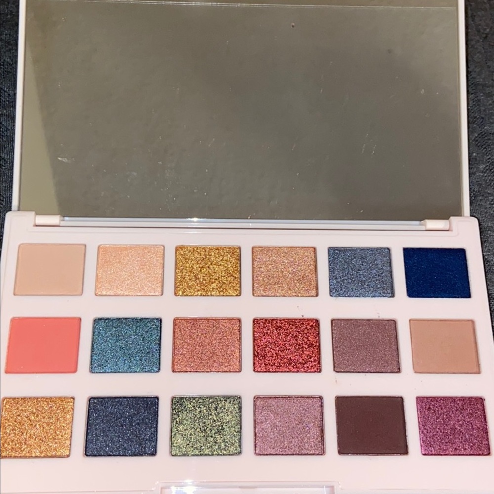 Eyeshadow palette